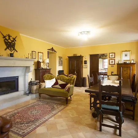 Serene Holiday In With Swimming Pool Casa vacanze Serrapetrona