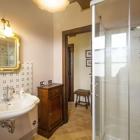 Casa vacanze Serene Holiday In With Swimming Pool